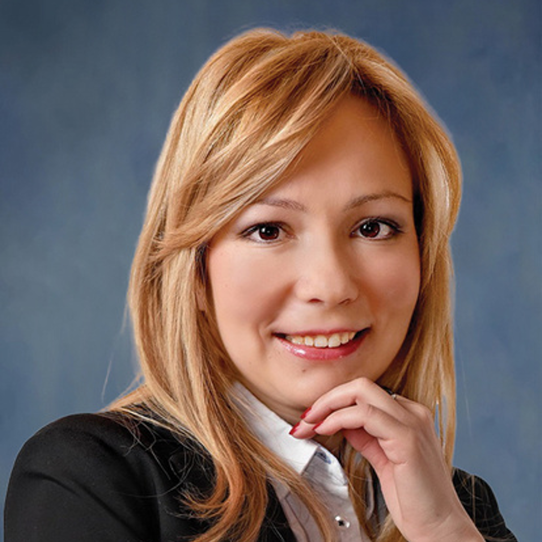 DR LESLIE SZAMOSI