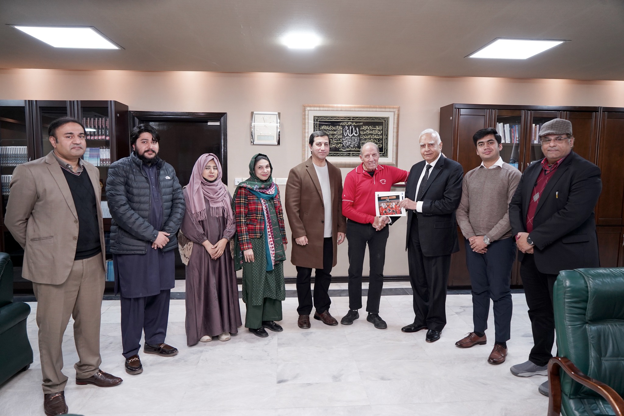 Inspiring Minds Beyond Earth-Meet and Greet Former NASA Engineer 