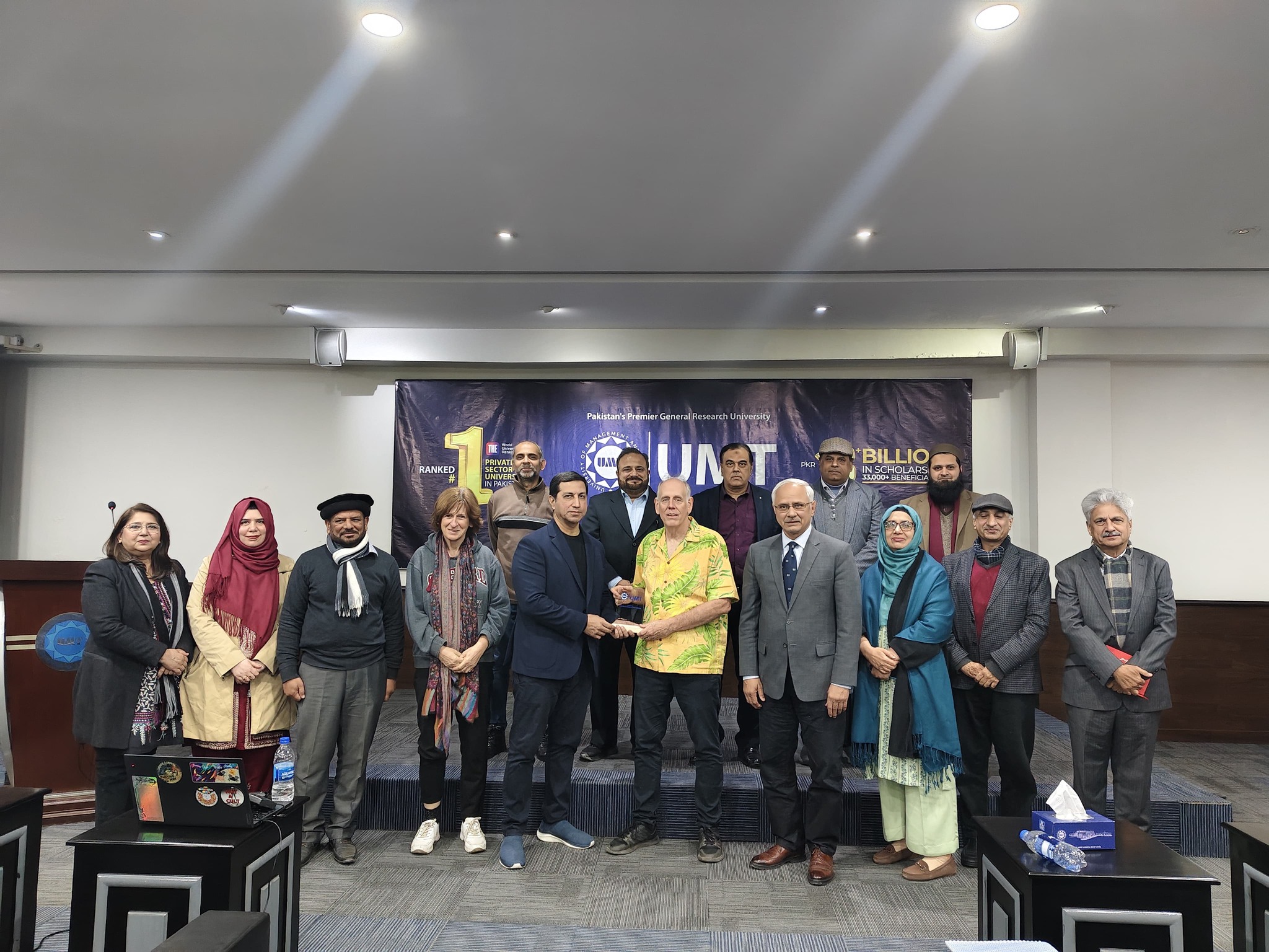 Minds and Machines-The Human Factor in the AI Revolution with Stephen Brobst 